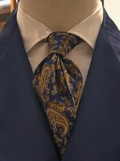 Cravatta paisley blu e oro